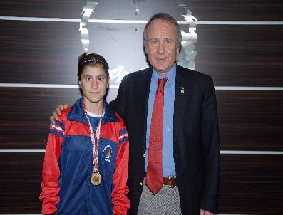 Geleceğin Yıldızı Sümeyye