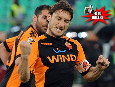 Roma deplasmanda Bari'yi son dakika golüyle 3-2 mağlup etti