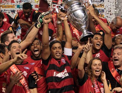 Ronaldinho'lu Flamengo şampiyonluğa ulaştı