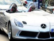 1.7 milyon dolarlık otomobille şov yaptı