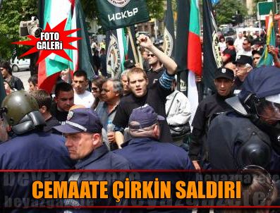 ATAKA partisinin taraftarları cuma namazı esnasında müslümanlara saldırdı