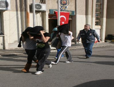 Elebaşı Kadın Olan 15 Kişilik Fuhuş Çetesi Çökertildi