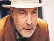 Mazhar Alanson sokak şarkıcısı oldu