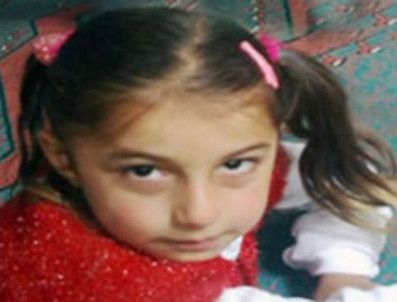 Minik Fatma'nın katil zanlısının yaşadığı evi yaktılar