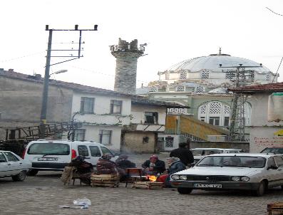 Simav‘da Cami Minareleri Yıkıldı