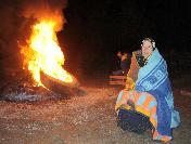Simav‘da Vatandaşlar Geceyi Dışarıda Ateş Başında Isınarak Geçirdi