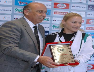 Türkiye Rekoru Kıran Yıldız Yüzücüye Denizlispor’Dan Ödül