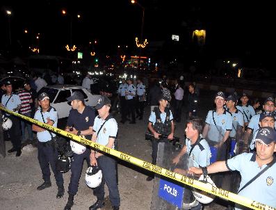 ZÜLFIKAR İZOL - Başbakan Erdoğan‘ın Konvoyunun Geçisi Sırasında Yaşanan Gerginlik