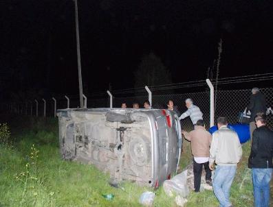 Lastiği Patlayan Minibüs Şarampole Yuvarlandı: 5 Yaralı