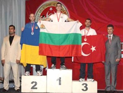 Mehmet Çetinkaya, Avrupa Bilek Güreşi Şampiyonası‘nda 3. Oldu