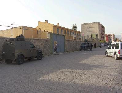 Silopi'de cezaevine ateş açıldı: 1 yaralı