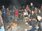 Simavlılar geceyi sokaklarda geçirdi