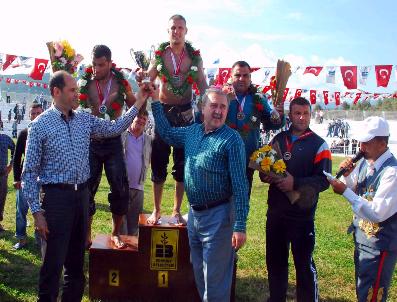 9. Geleneksel Edremit Büyük Yağlı Pehlivan Güreşleri Yapıldı