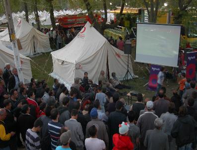 Deprem Bölgesi Çadır Kentte Maç Keyfi