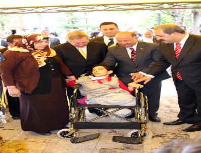 Fenerbahçe Başkanı Yıldırım, Engellilere 50 Tekerlekli Sandalye Sözü Verdi