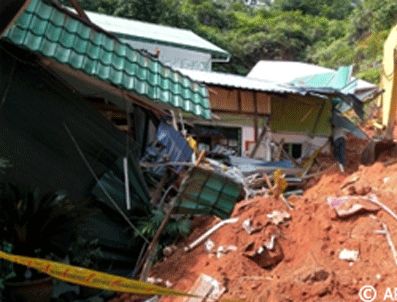 Malezya'da toprak kayması: 16 ölü