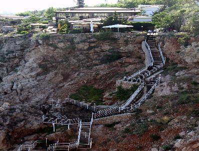 10 Saniyelik Uçuşun Bedeli 200 Basamak Oldu