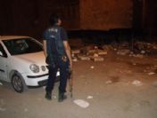 Ak Parti Binasına Ses Bombası Atanlar Güvenlik Kamerasına Yakalandı