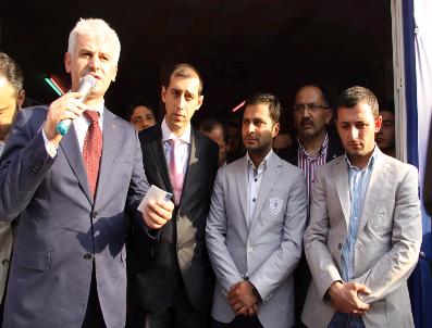 MAHMUT ESATBEY - Ak Parti Seçim Karargahında Yeni Üyelere Rozetleri Takıldı