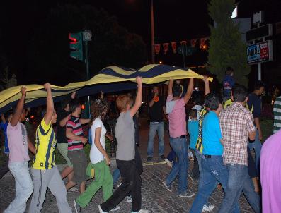 Didim’De Fenerbahçelilerin Şampiyonluk Coşkusu