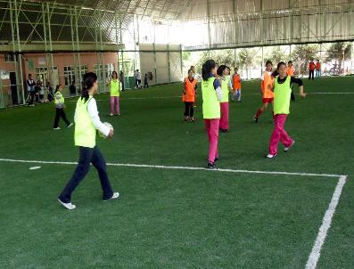 Kızlar Bahar Futbol Turnuvasına Katıldı