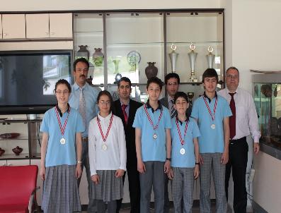 RAMAZAN YALÇıN - Özel Sevgi Çiçeği Öğrencileri Madalyaları Topladı