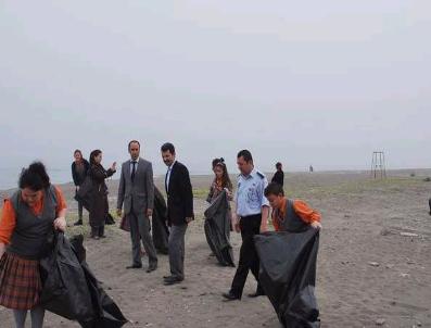 AHMET ACAR - Kocaali Sahilinde Öğrenciler Çöp Topladı