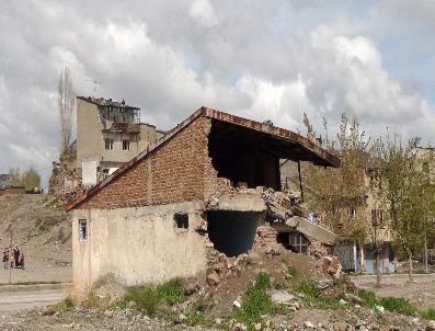 Üç Daire, 1 Dükkan Bedel İsteniyordu