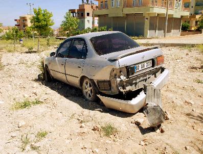 Otomobil Elektrik Direğine Çarptı: 2 Yaralı