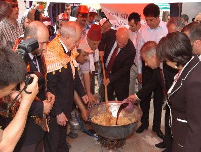 MEHMET YÜKSEL - Tarihi Çarşı‘da Yeni Ustalara Şed Kuşatıldı