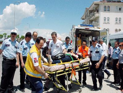 Akyurtta Trafik Kazası: 1 Ölü, 35 Yaralı