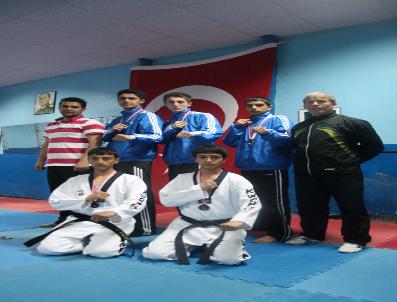 FARUK ŞIMŞEK - Erzurum Sağlık Spor Kulübü Madalyaları Topladı