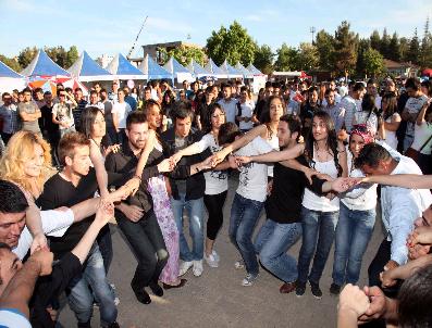 HÜSREV HATEMI - Gaziantep Üniversitesi Geleneksel Bahar Şenlikleri Coşkuyla Geçti