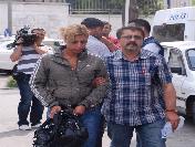 İzmir‘de Evlerden Hırsızlık Yapan İki Sevgili Yakalandı