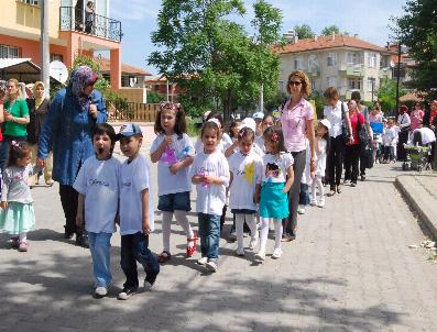 Kula Belediyesi Çocuk Şenliği Başladı