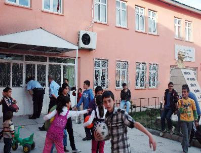 (Özel Haber) İlköğretim Okulunda 3 Küçük Öğrenci Mahsur Kaldı