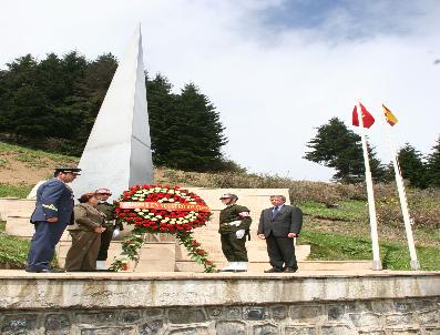 ERTUĞRUL GENÇ - Uçak kazasında hayatını kaybeden İspanyol askerler anıldı