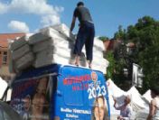 Yardım Kızılay'ın araç AK Parti'nin