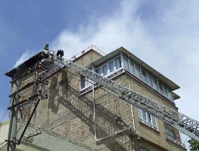 5 Katlı Apartmanda Yangın Paniği