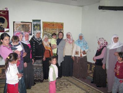 FATMA SALMAN - Ak Parti Adayı Kotan, İran Sınırındaki Köyleri Gezdi