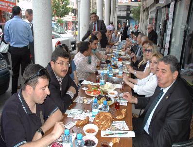 ABDURRAHIM ARSLAN - Ak Parti Milletvekili Adayları Esnafla Kahvaltıda Buluştu