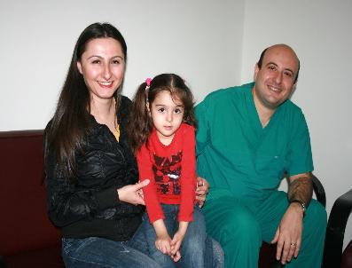 Böbrek Hastası Bebek, 15 Dakikalık Operasyonla Sağlığına Kavuştu