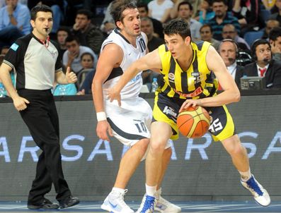 KEREM GÖNLÜM - Efes Pilsen'i 87 - 82 yenen Fenerbahçe Ülker ilk finalist oldu