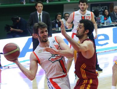 Galatasaray Cafe Crown'u 85 - 74 Yenen Banvit Seriyi Eşitledi