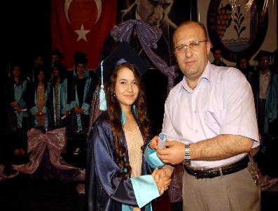 Salihli Anadolu Lisesi’Nde Mezuniyet Coşkusu