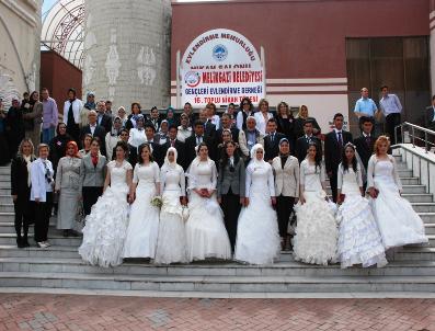 NUSRET DIRIM - Melikgazi Belediyesi Toplu Nikah Töreninde 8 Çift ‘Evet’ Dedi