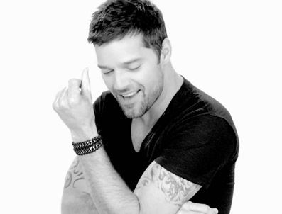 SERTAB ERENER - Ricky Martin Türkçe seslendi