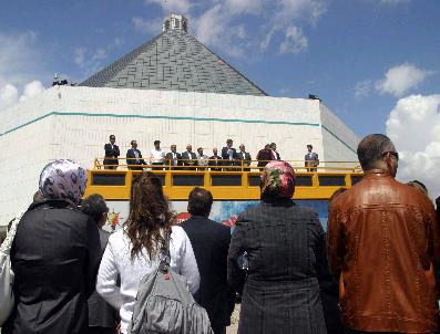 Bakan Davutoğlu Bin Gönüllüyle Buluştu