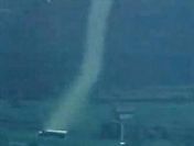 Hortum tır'ı yuttu