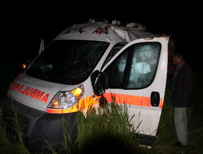 Konya‘da Ambulans Tarlaya Uçtu: 3 Yaralı Haberi
